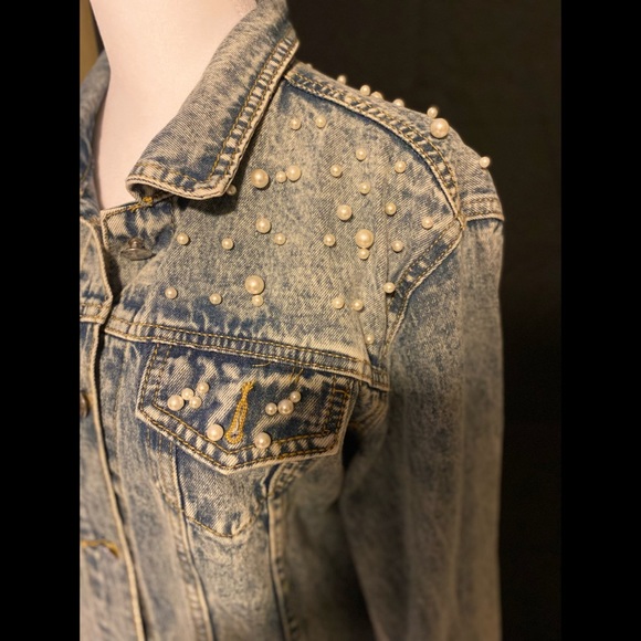 Women's Pearl Denim Jacket - Picture 3 of 8